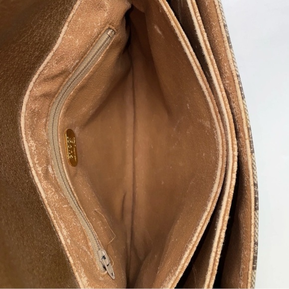 Authentic GUCCI GG Plus Beige Brown
PVC Leather Shoulder Bag - Picture 10 of 16